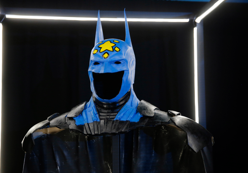 Illustration for article titled Batman Gets Weird When Artists Redesign His Cape and Cowl